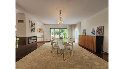 Apartamento T5 para Arrendamento em Aldoar, Foz do Douro e Nevogilde