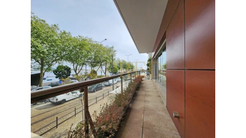 Apartamento T5 para Arrendamento em Aldoar, Foz do Douro e Nevogilde