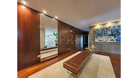 Apartamento T5 para Arrendamento em Aldoar, Foz do Douro e Nevogilde