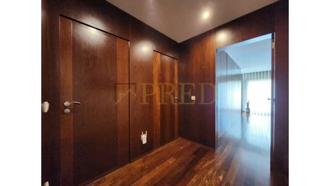 Apartamento T5 para Arrendamento em Aldoar, Foz do Douro e Nevogilde