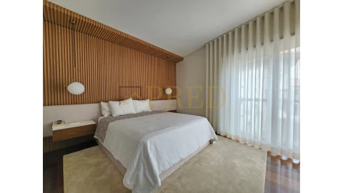 Apartamento T5 para Arrendamento em Aldoar, Foz do Douro e Nevogilde