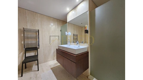 Apartamento T5 para Arrendamento em Aldoar, Foz do Douro e Nevogilde