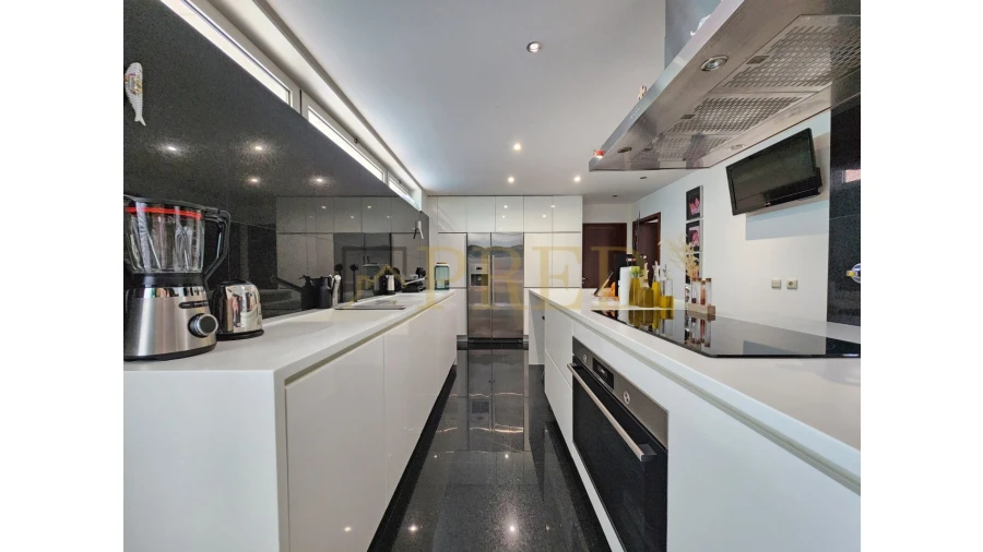 Apartamento T5 para Arrendamento em Aldoar, Foz do Douro e Nevogilde Foto 15