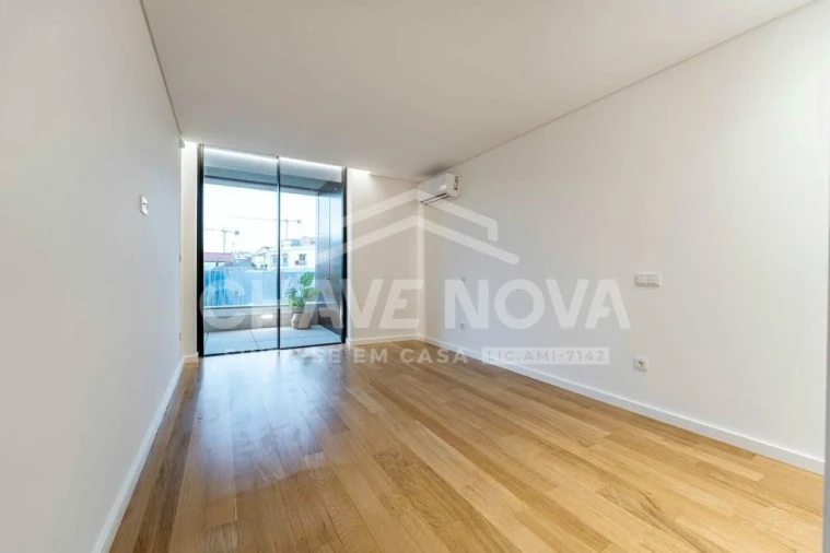 Apartamento T1 para Arrendamento em Canidelo Foto 9