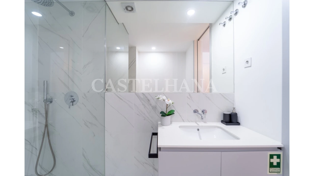 Apartamento T2 para Venda em Cedofeita, Santo Ildefonso, Sé, Miragaia, São Nicolau e Vitória Foto 22