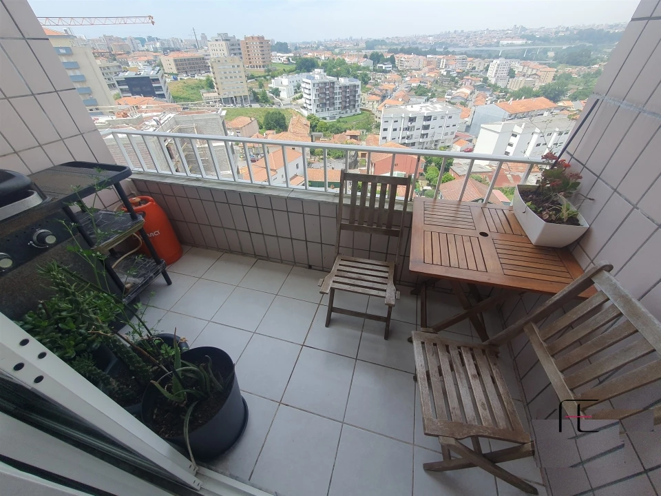 Apartamento T3 para Venda em Oliveira do Douro Foto 1
