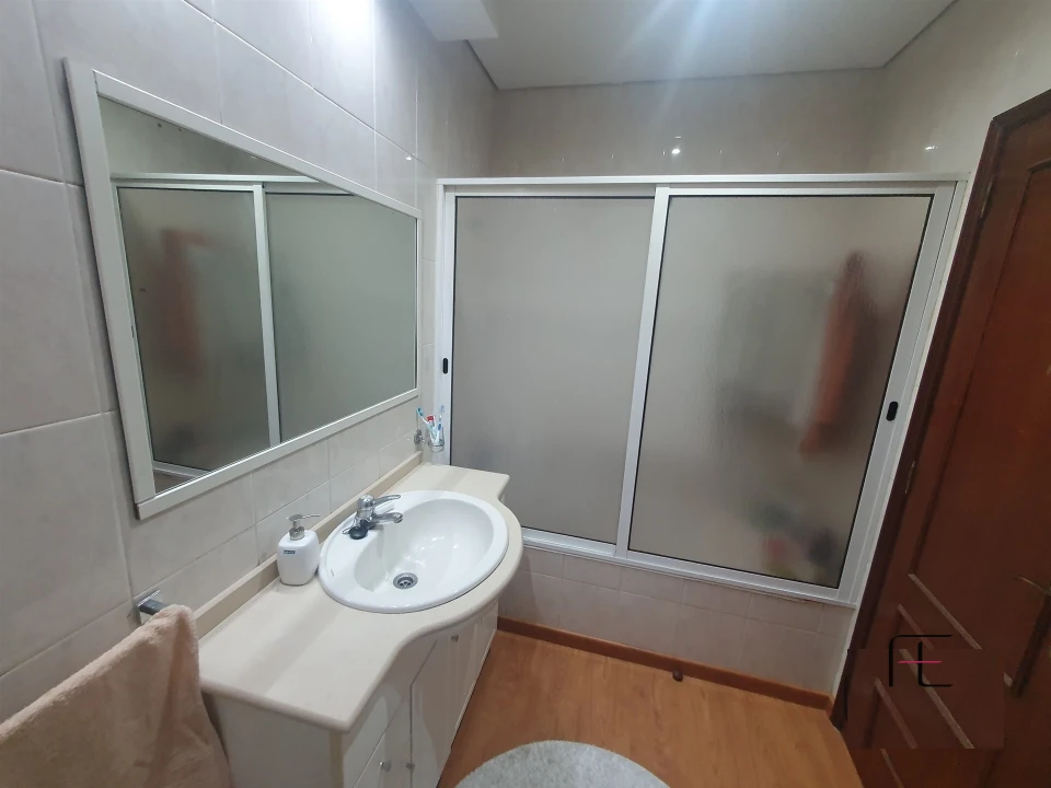 Apartamento T3 para Venda em Oliveira do Douro Foto 3