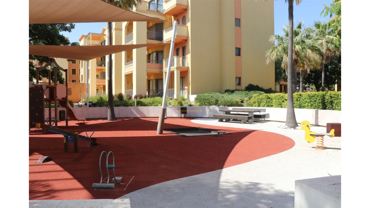 Apartamento T2 para Venda em Quarteira Foto 32