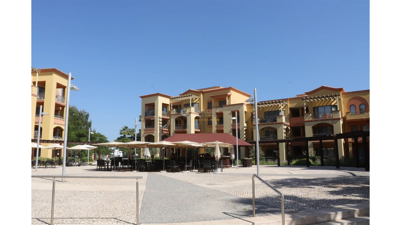 Apartamento T2 para Venda em Quarteira Foto 36