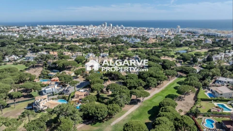 Moradia T7 para Venda em Quarteira