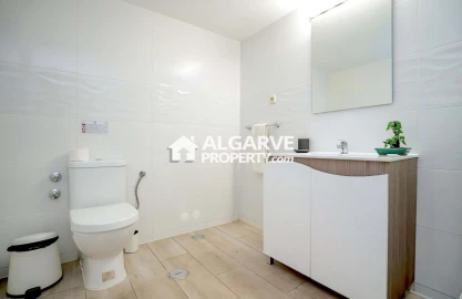 Moradia T7 para Venda em Quarteira