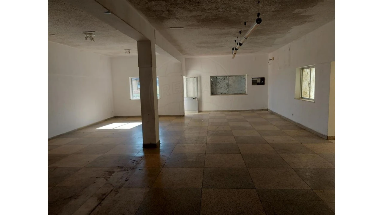 Prédio para Venda em Santiago de Besteiros Foto 12