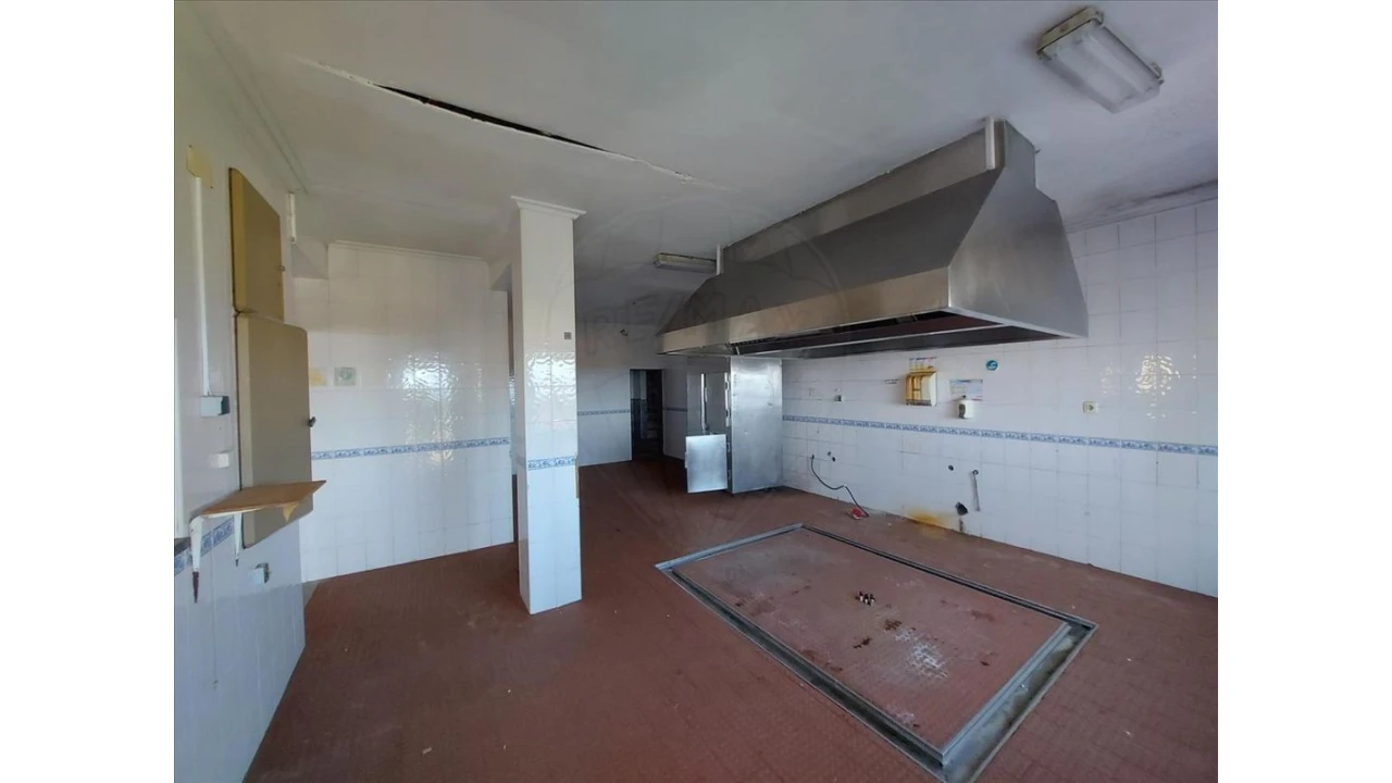 Prédio para Venda em Santiago de Besteiros Foto 16