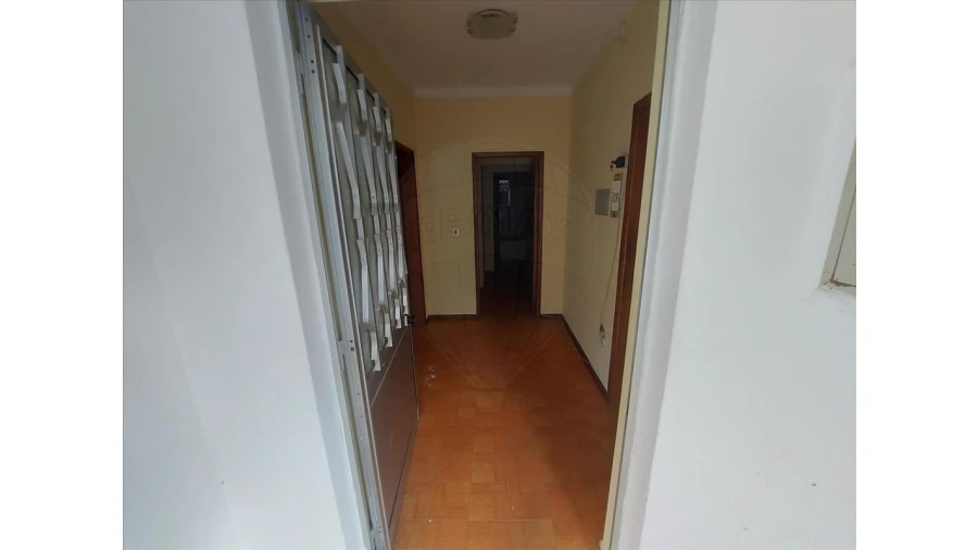 Prédio para Venda em Santiago de Besteiros Foto 25