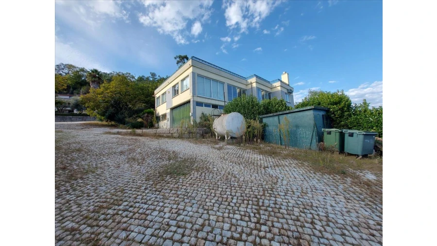 Prédio para Venda em Santiago de Besteiros Foto 2