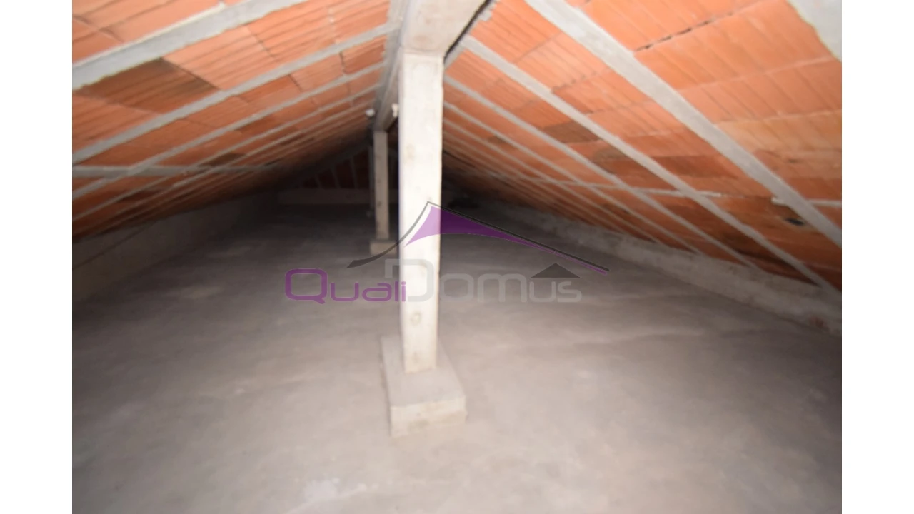 Moradia T4 para Venda em Minde Foto 48