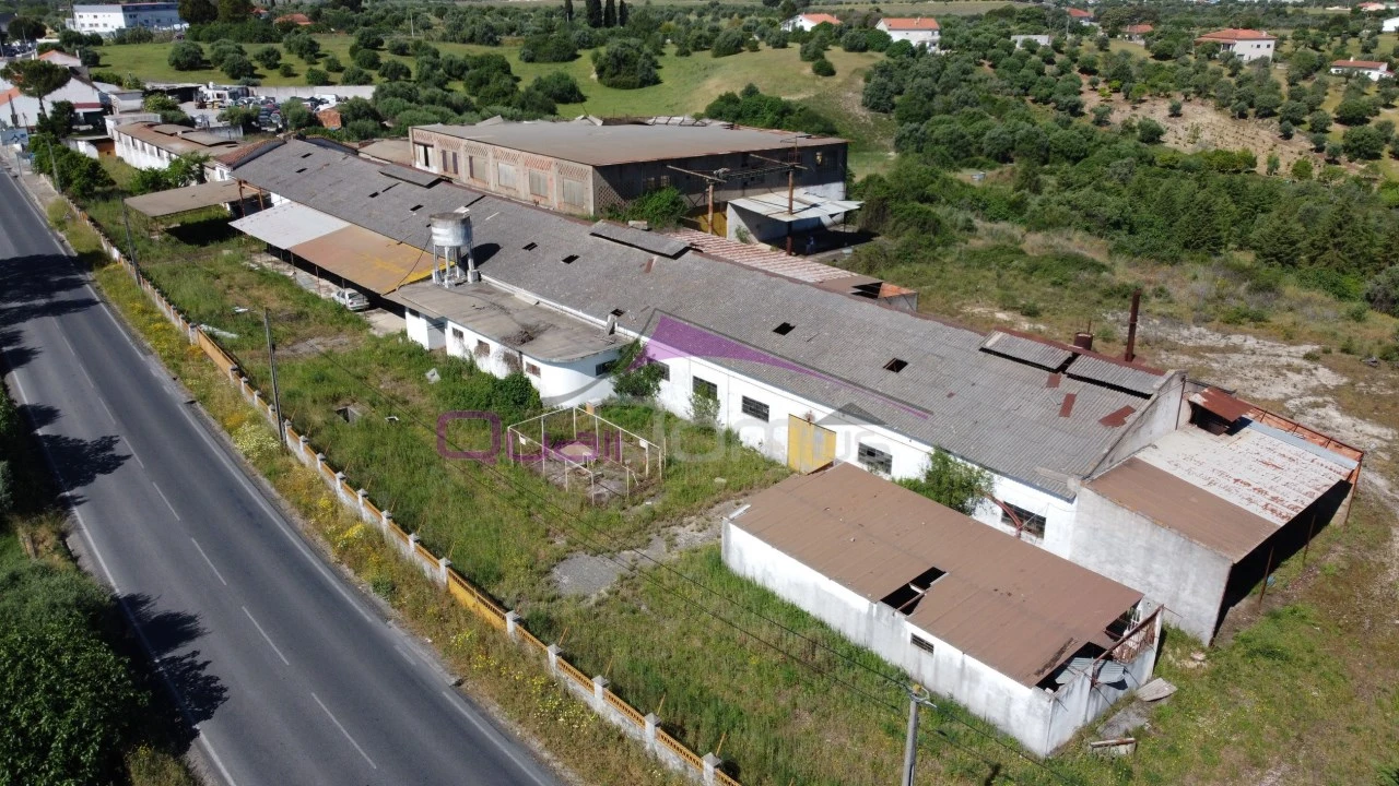 Armazém para Venda em Torres Novas (Santa Maria, Salvador e Santiago) Foto 1
