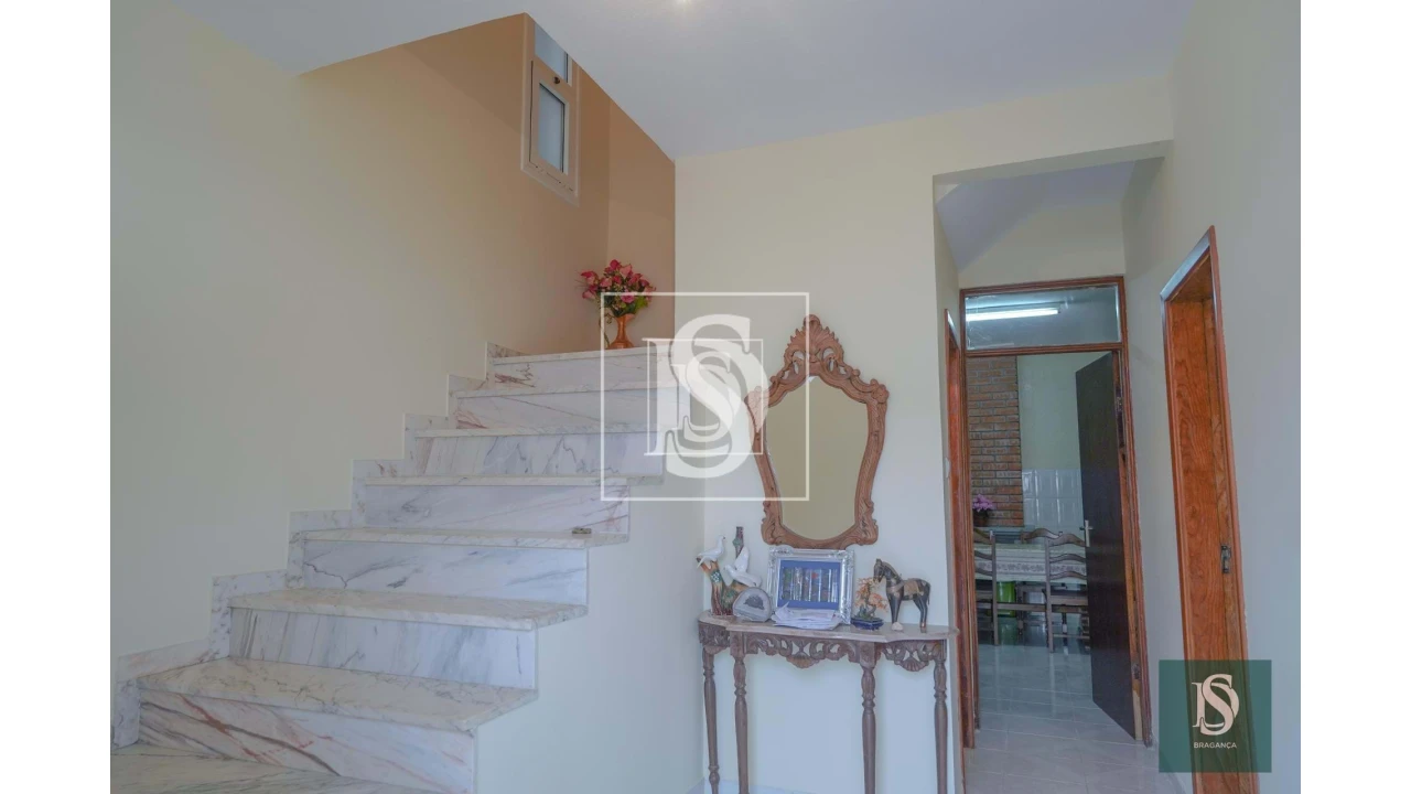 Moradia T8 para Venda em Carção Foto 3