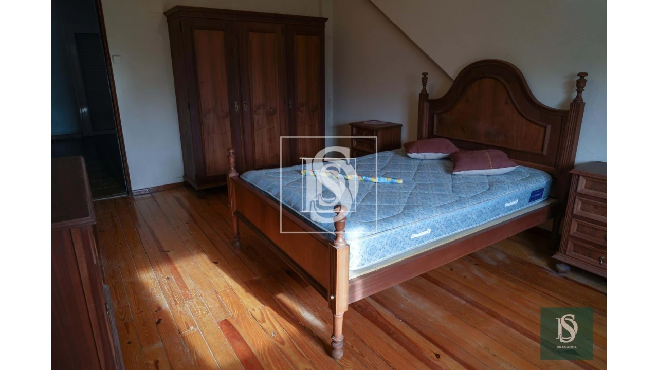 Moradia T8 para Venda em Carção Foto 31