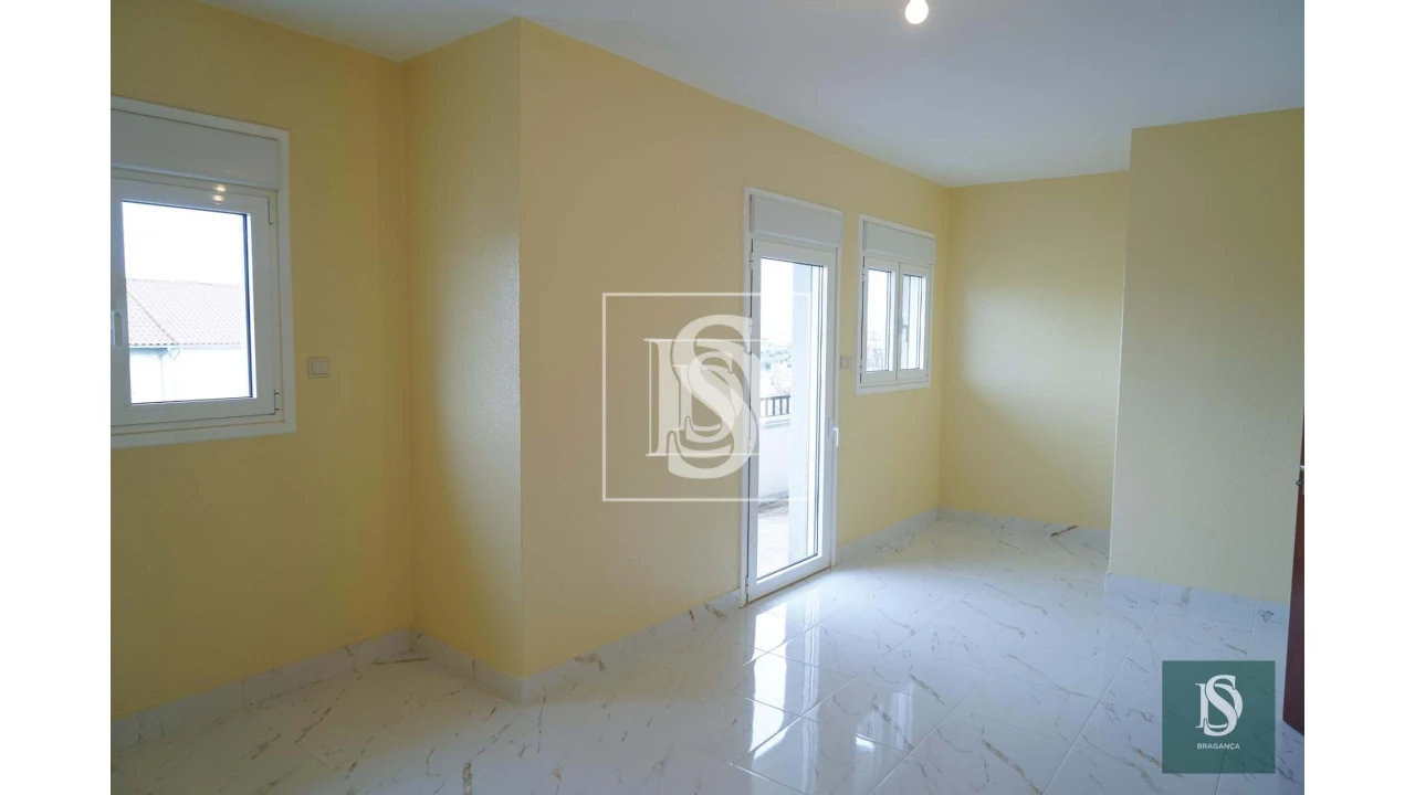 Moradia T8 para Venda em Carção Foto 10