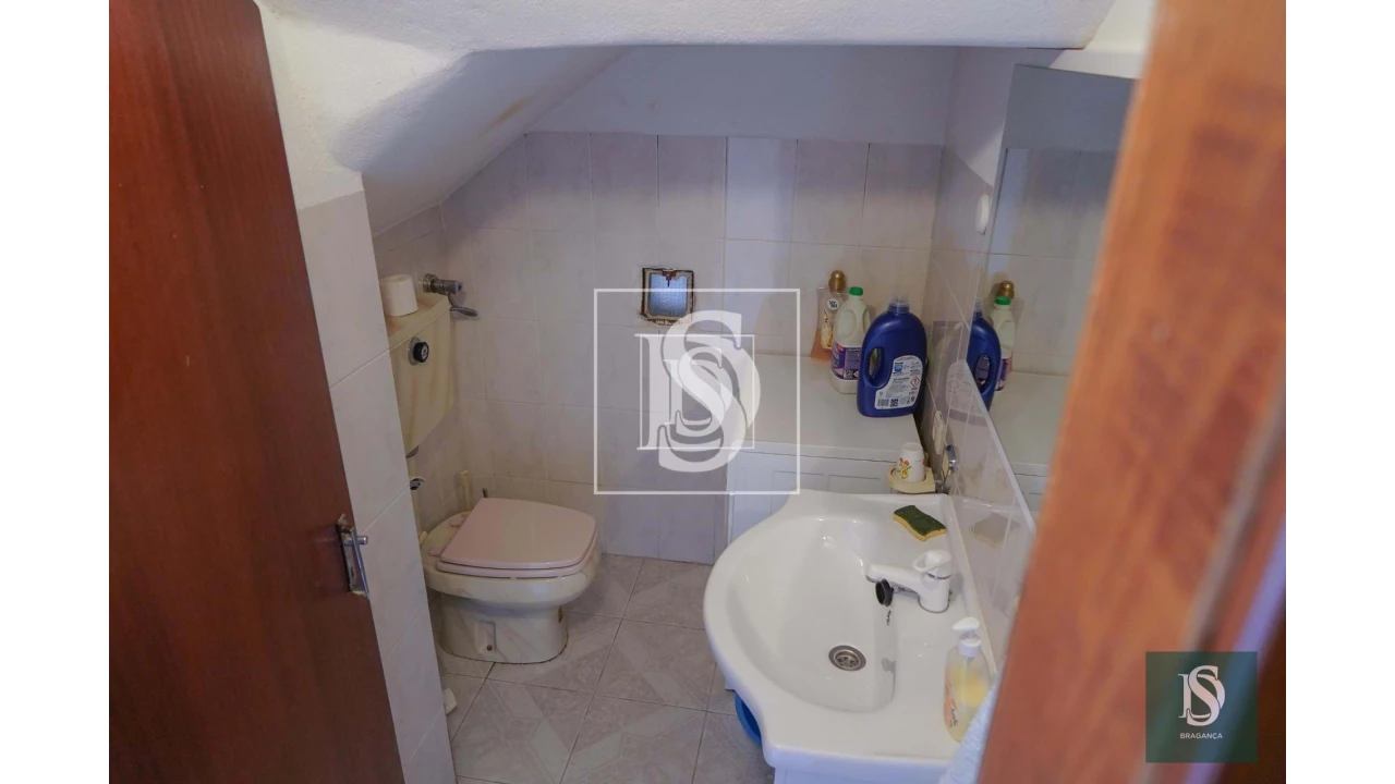 Moradia T8 para Venda em Carção Foto 13