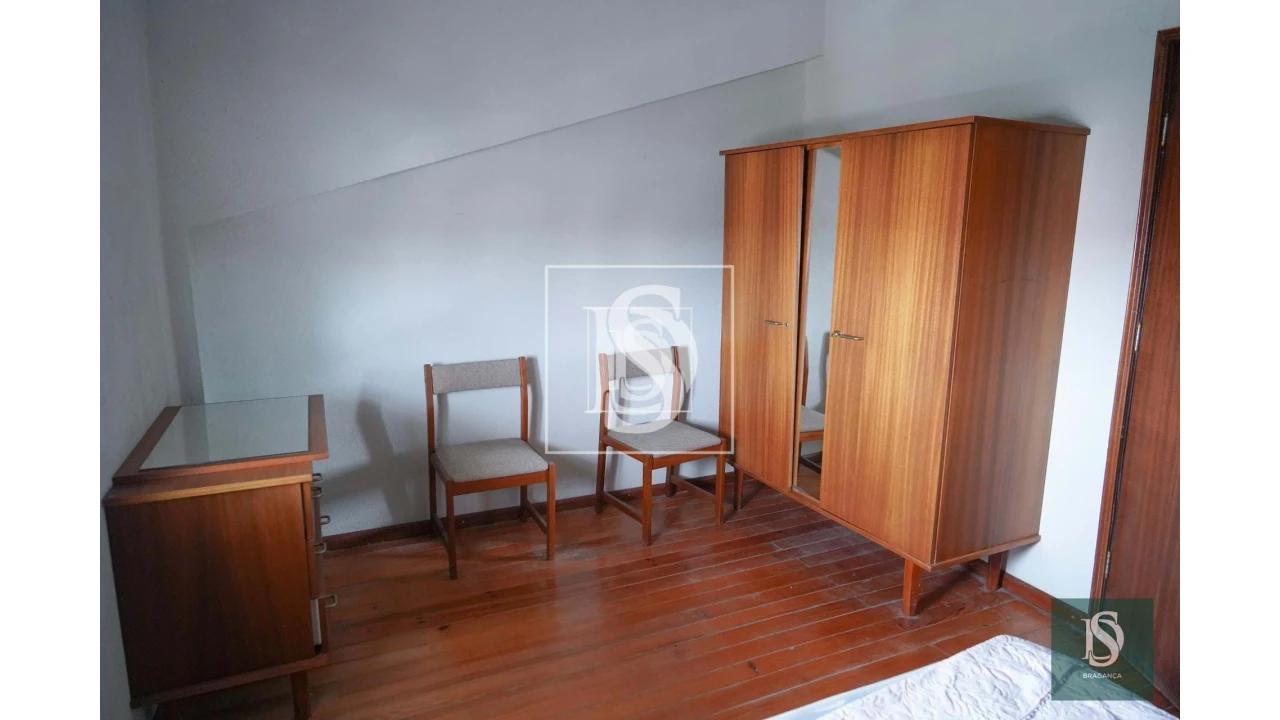 Moradia T8 para Venda em Carção Foto 27