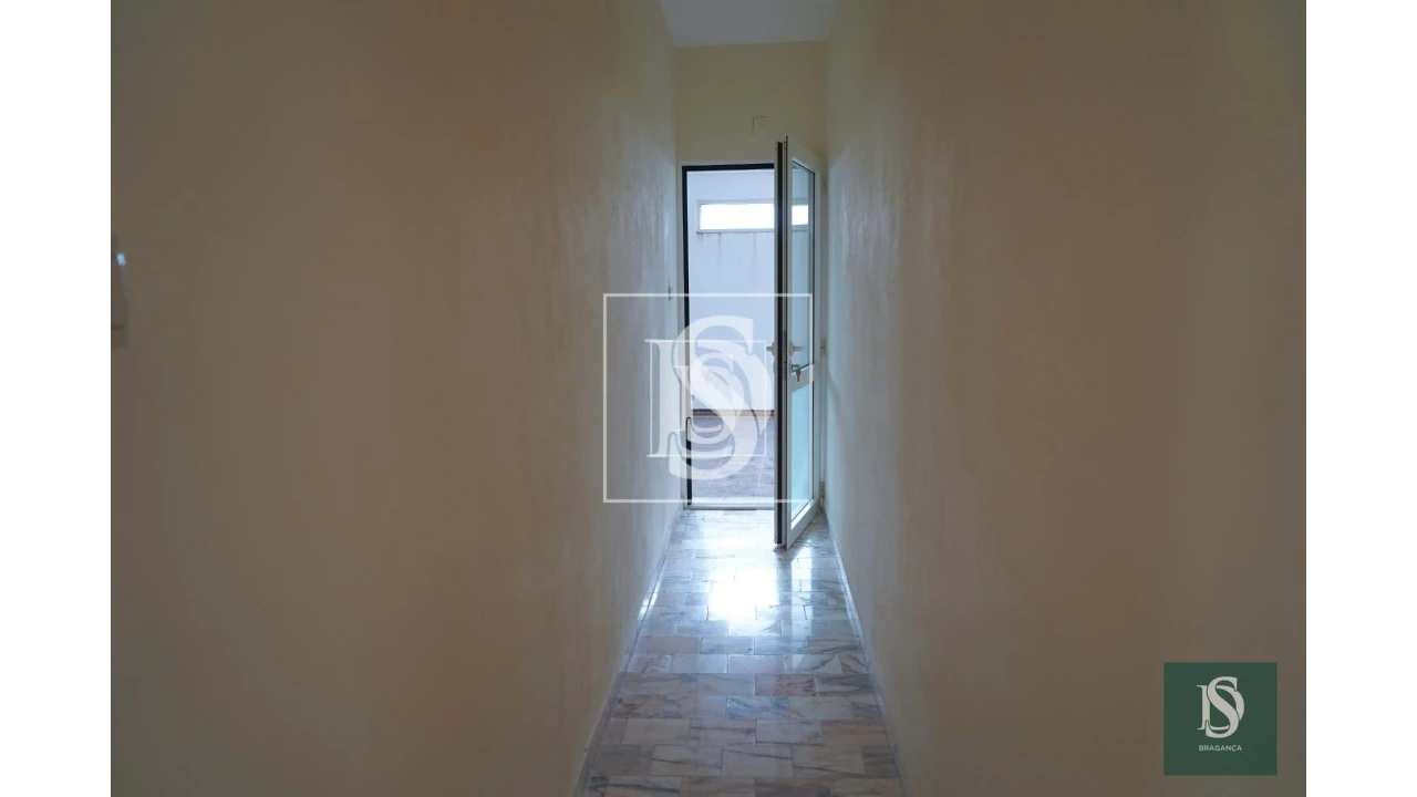 Moradia T8 para Venda em Carção Foto 18