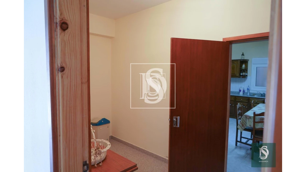 Moradia T8 para Venda em Carção Foto 12