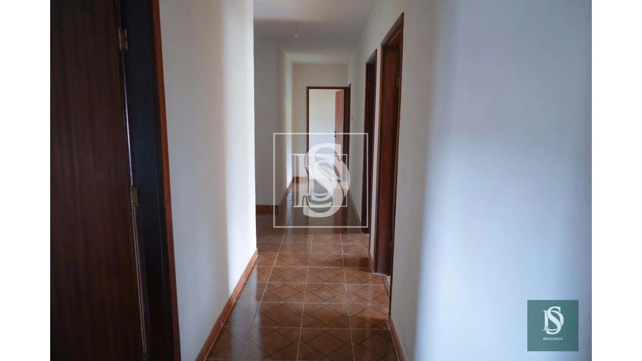 Moradia T8 para Venda em Carção Foto 25