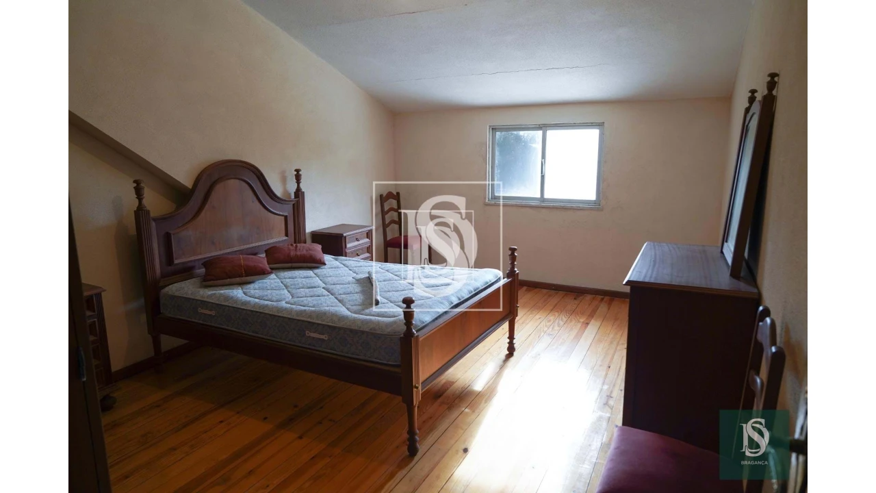 Moradia T8 para Venda em Carção Foto 30