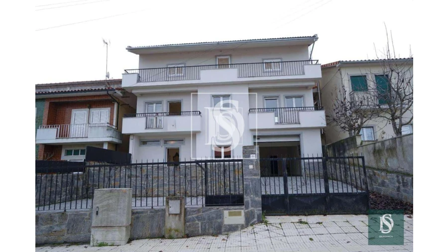 Moradia T8 para Venda em Carção Foto 36