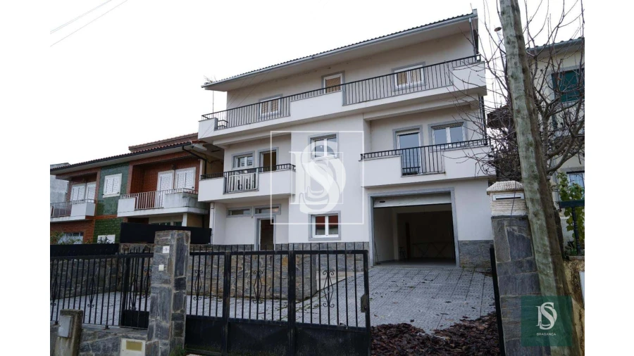 Moradia T8 para Venda em Carção Foto 2