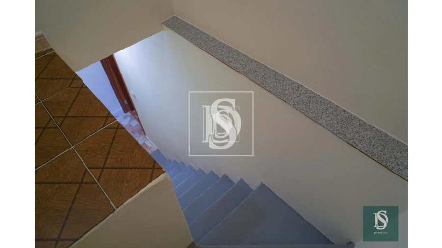 Moradia T8 para Venda em Carção Foto 24