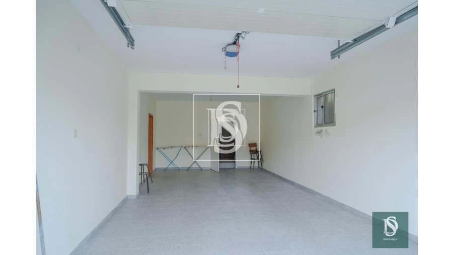 Moradia T8 para Venda em Carção Foto 34