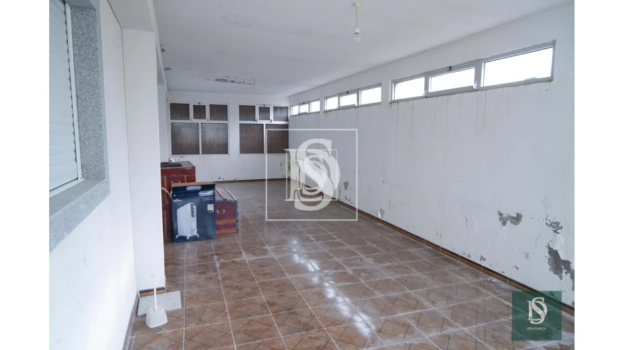 Moradia T8 para Venda em Carção Foto 23