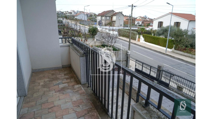 Moradia T8 para Venda em Carção Foto 16