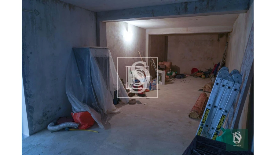 Moradia T8 para Venda em Carção Foto 35