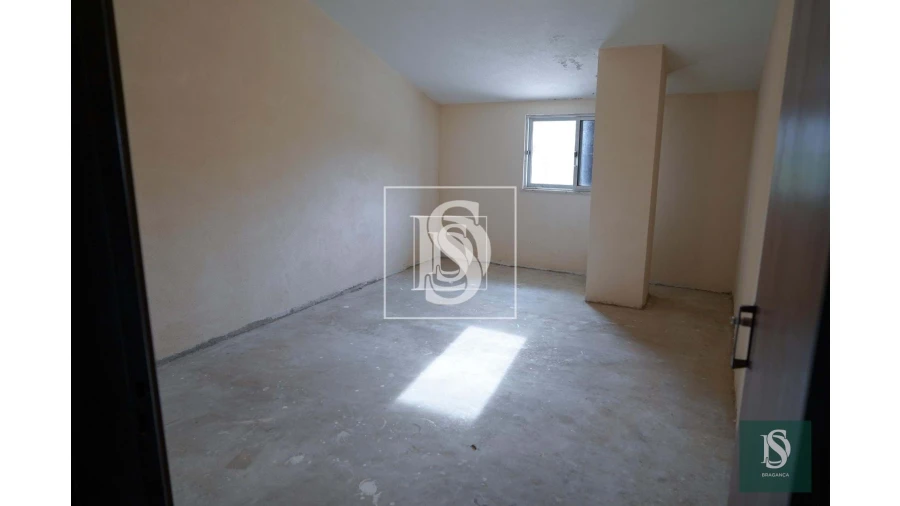 Moradia T8 para Venda em Carção Foto 33