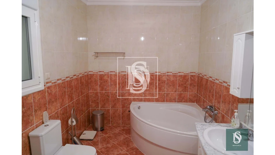 Moradia T8 para Venda em Carção Foto 20