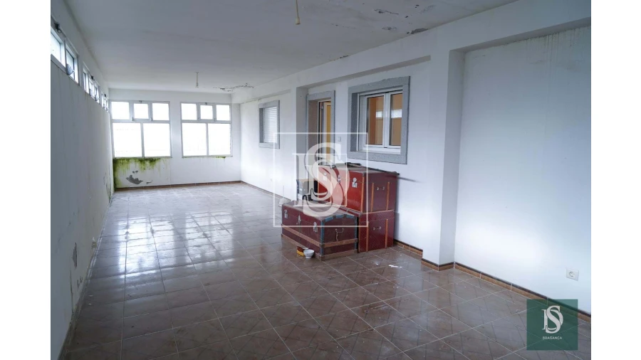 Moradia T8 para Venda em Carção Foto 32