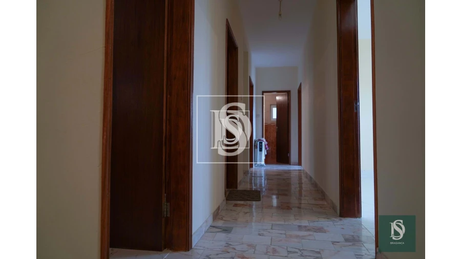 Moradia T8 para Venda em Carção Foto 14