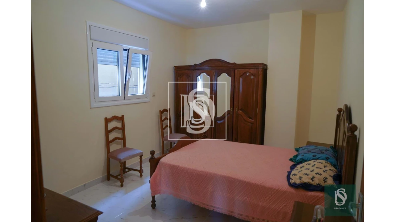 Moradia T8 para Venda em Carção Foto 15