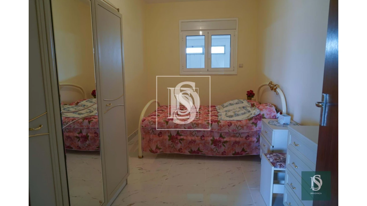 Moradia T8 para Venda em Carção Foto 17