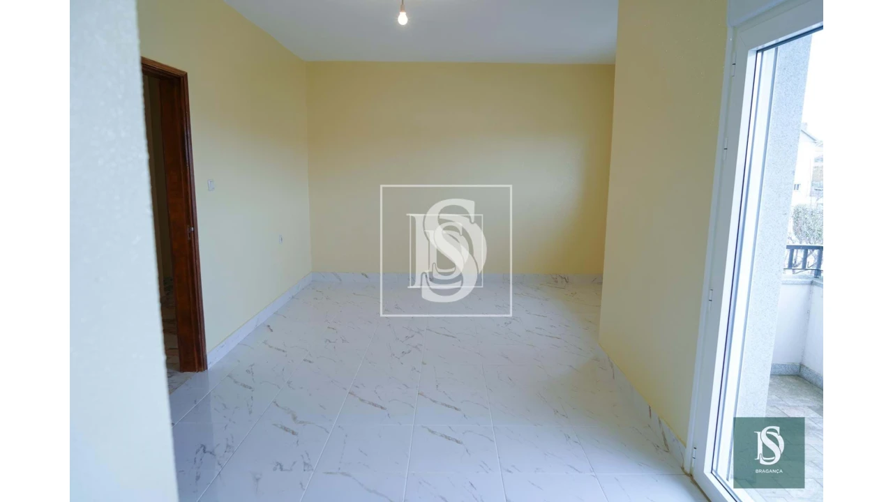 Moradia T8 para Venda em Carção Foto 9