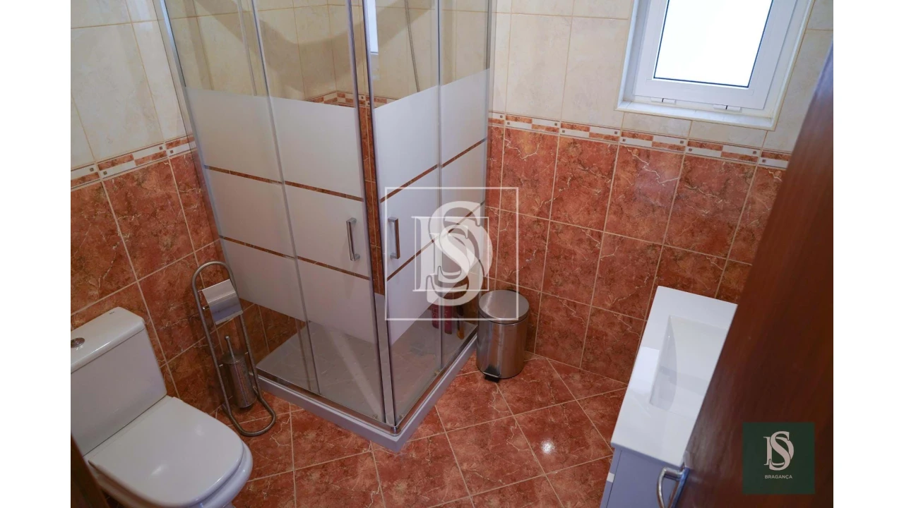 Moradia T8 para Venda em Carção Foto 22