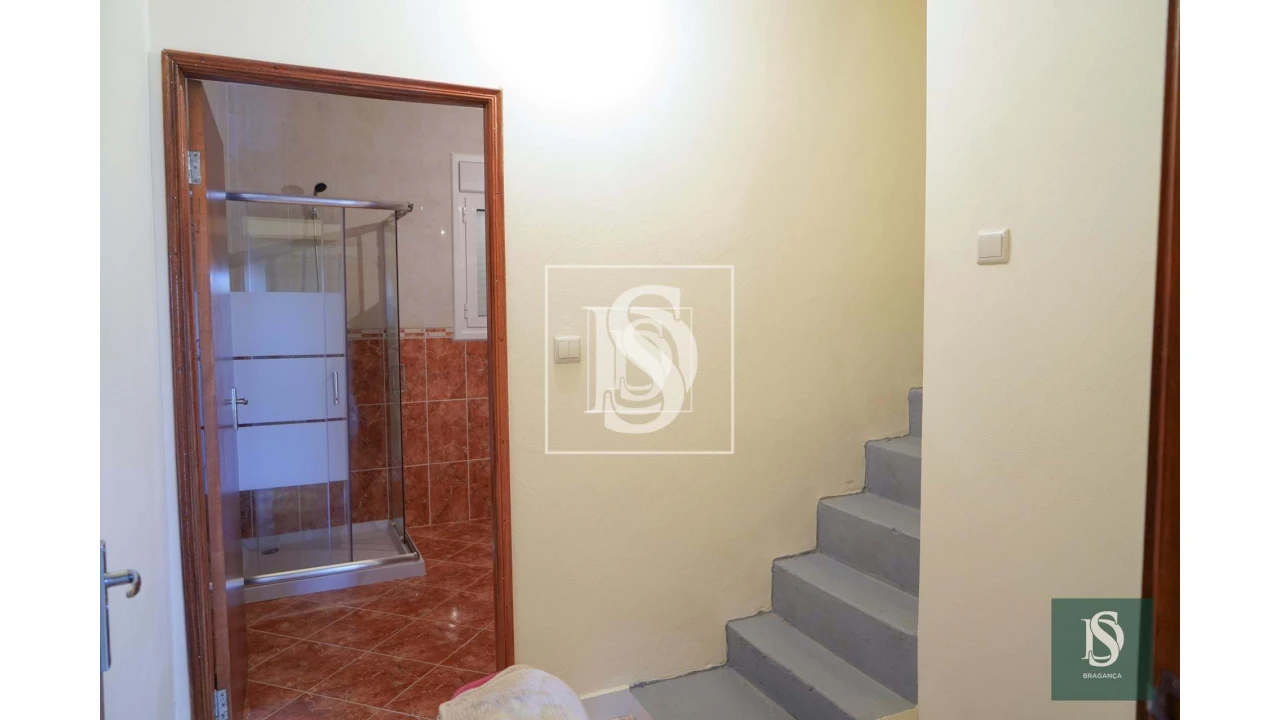 Moradia T8 para Venda em Carção Foto 19