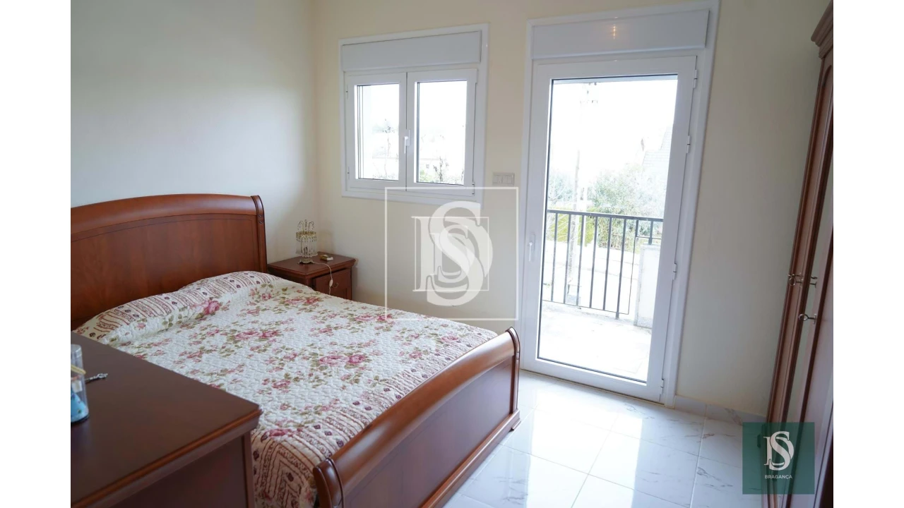 Moradia T8 para Venda em Carção Foto 21