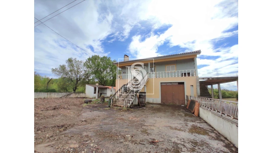 Moradia T5 para Venda em Carção