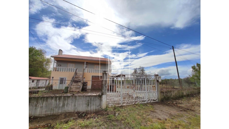 Moradia T5 para Venda em Carção Foto 5