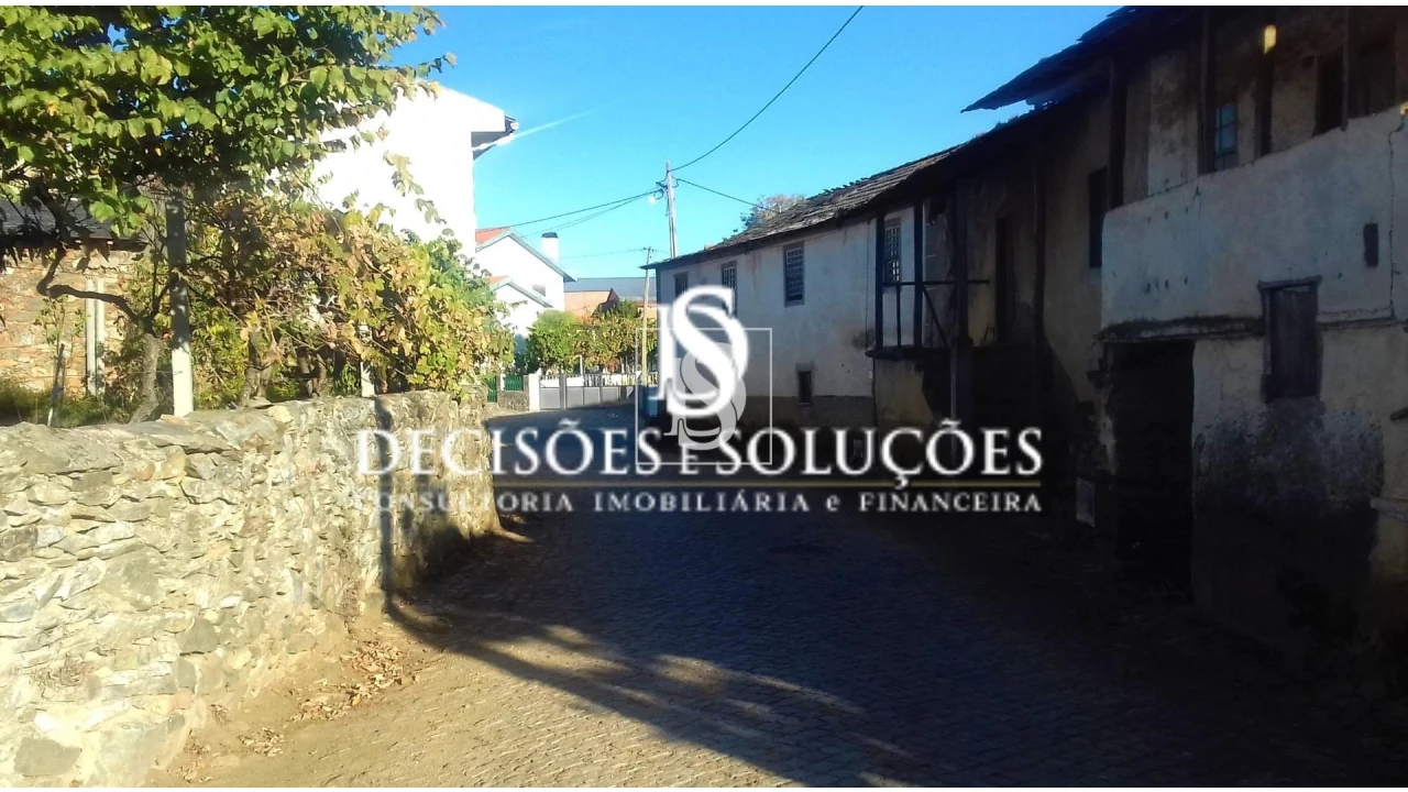 Moradia T4 para Venda em Baçal Foto 2